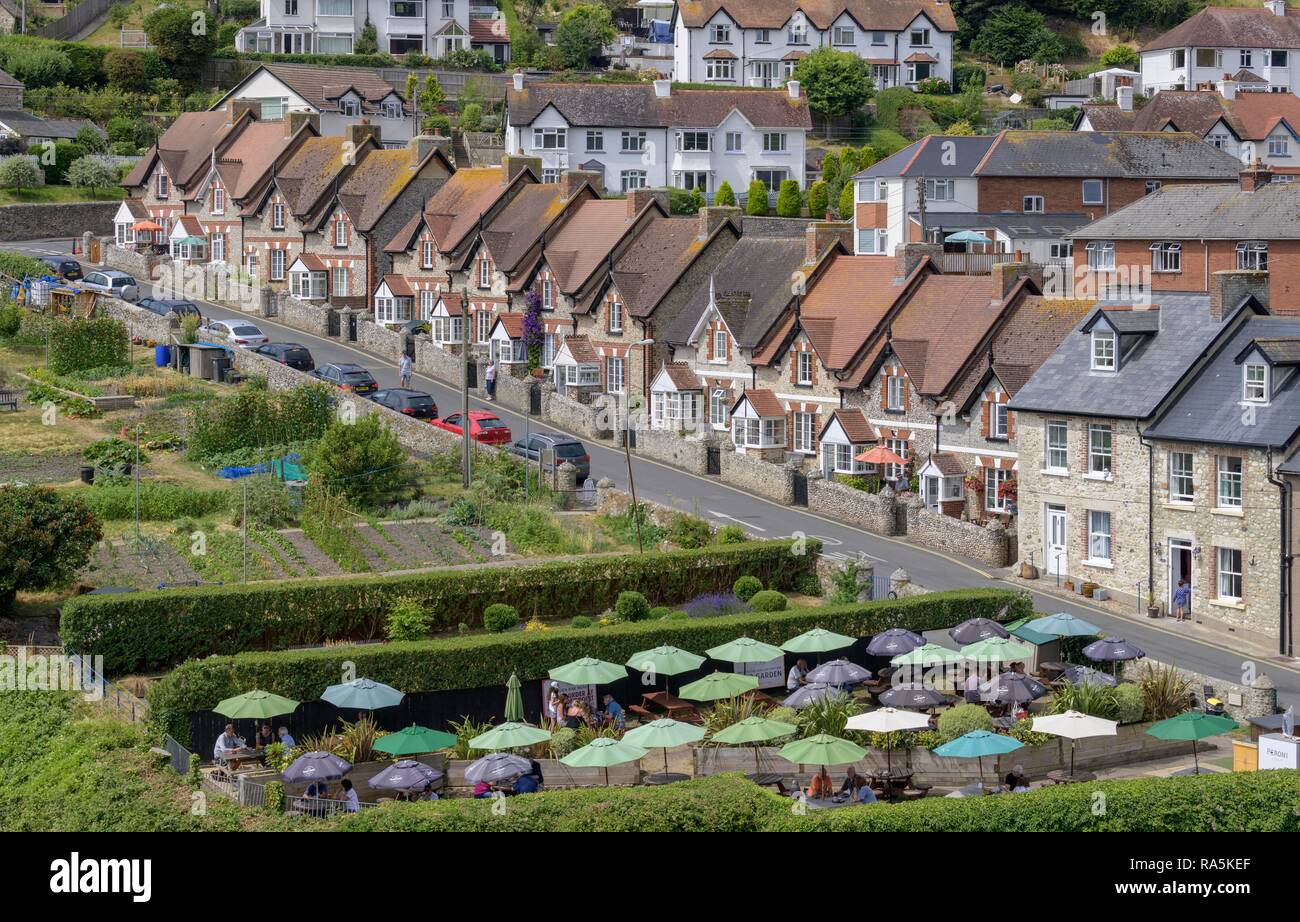 Biergarten und Reihenhäuser, Bier, England, Großbritannien Stockfoto