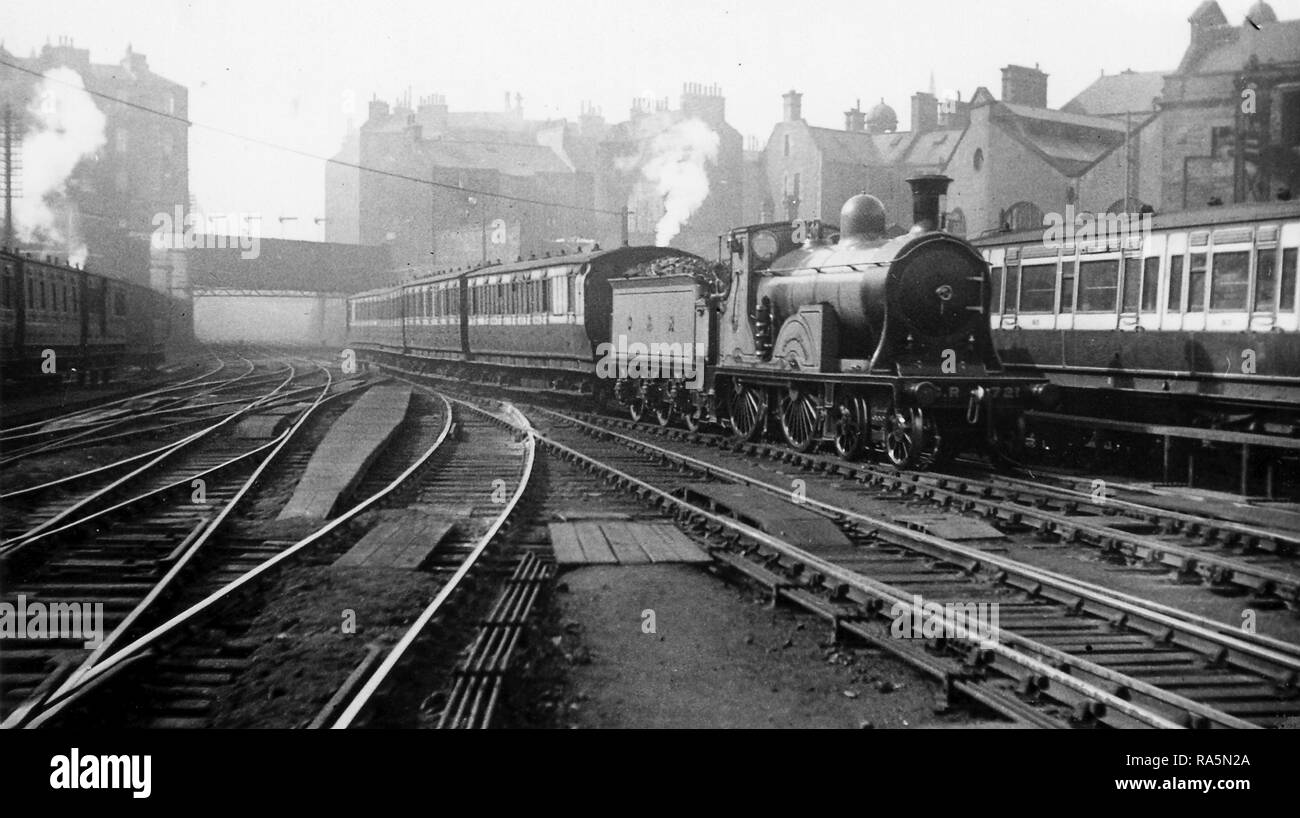 Caledonian railway Dunalastair ICH 721 Klasse 4-4-0 Nr. 721 Dunalastair in Glasgow auf einen Personenzug Stockfoto