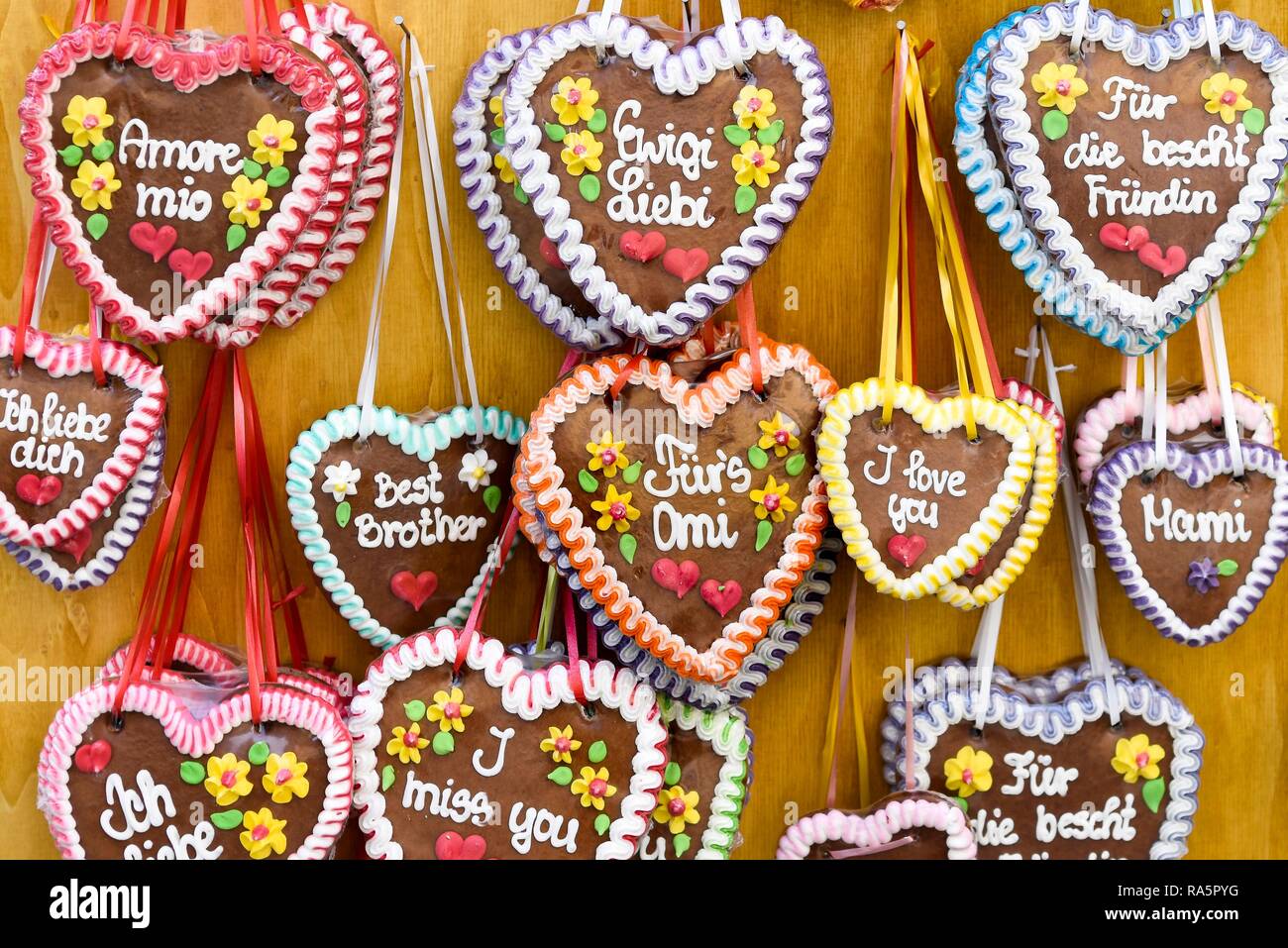 Lebkuchenherzen mit Sprüchen, Schweiz Stockfotografie Alamy