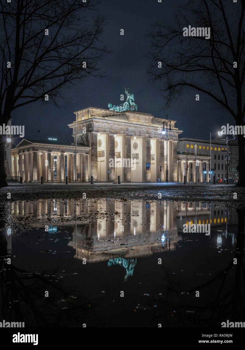 Brandenburger Tor von West am Morgen, Straße des 17. Juni, Platz des 18. März, Berlin, Deutschland Stockfoto