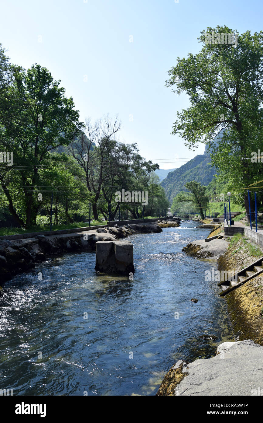 Berg Kanu Slalom am Treska Fluss in Matka Canyon. Skopje, Mazedonien. Stockfoto