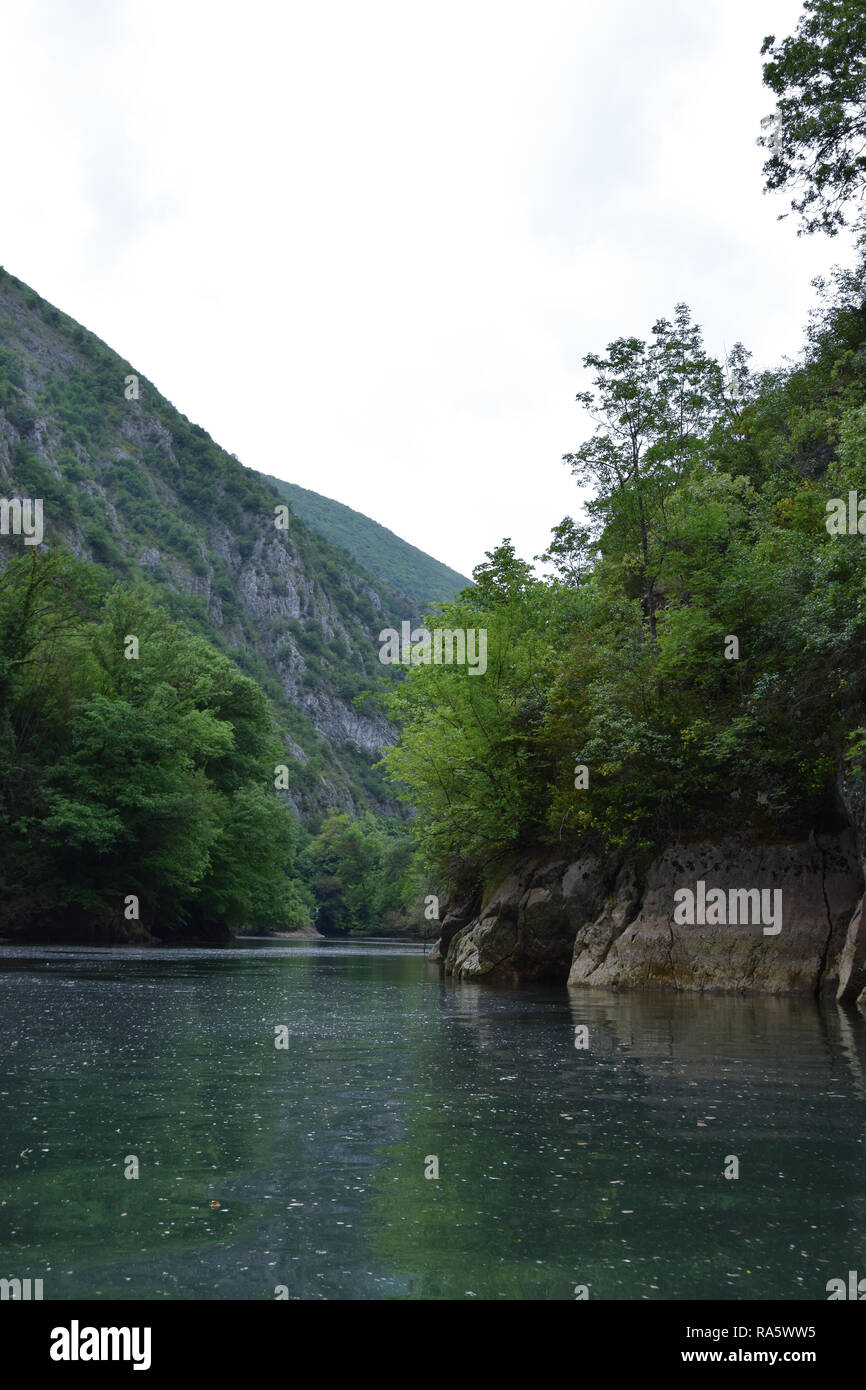 Treska Fluss in Matka Canyon. Skopje, Mazedonien. Stockfoto