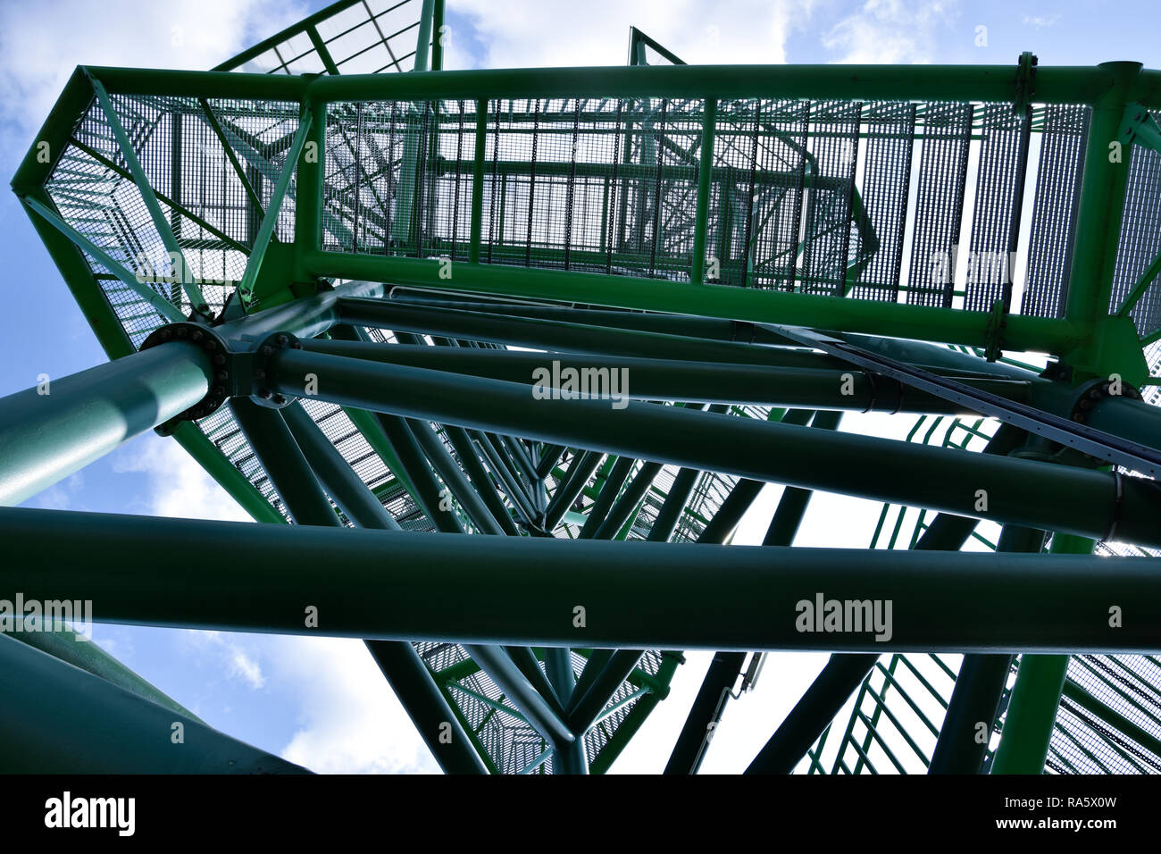 Steel Tower Bau mit Treppen. View Point in "Natura 2000" Naturschutzgebiet. Kotowice, Wroclaw. Stockfoto