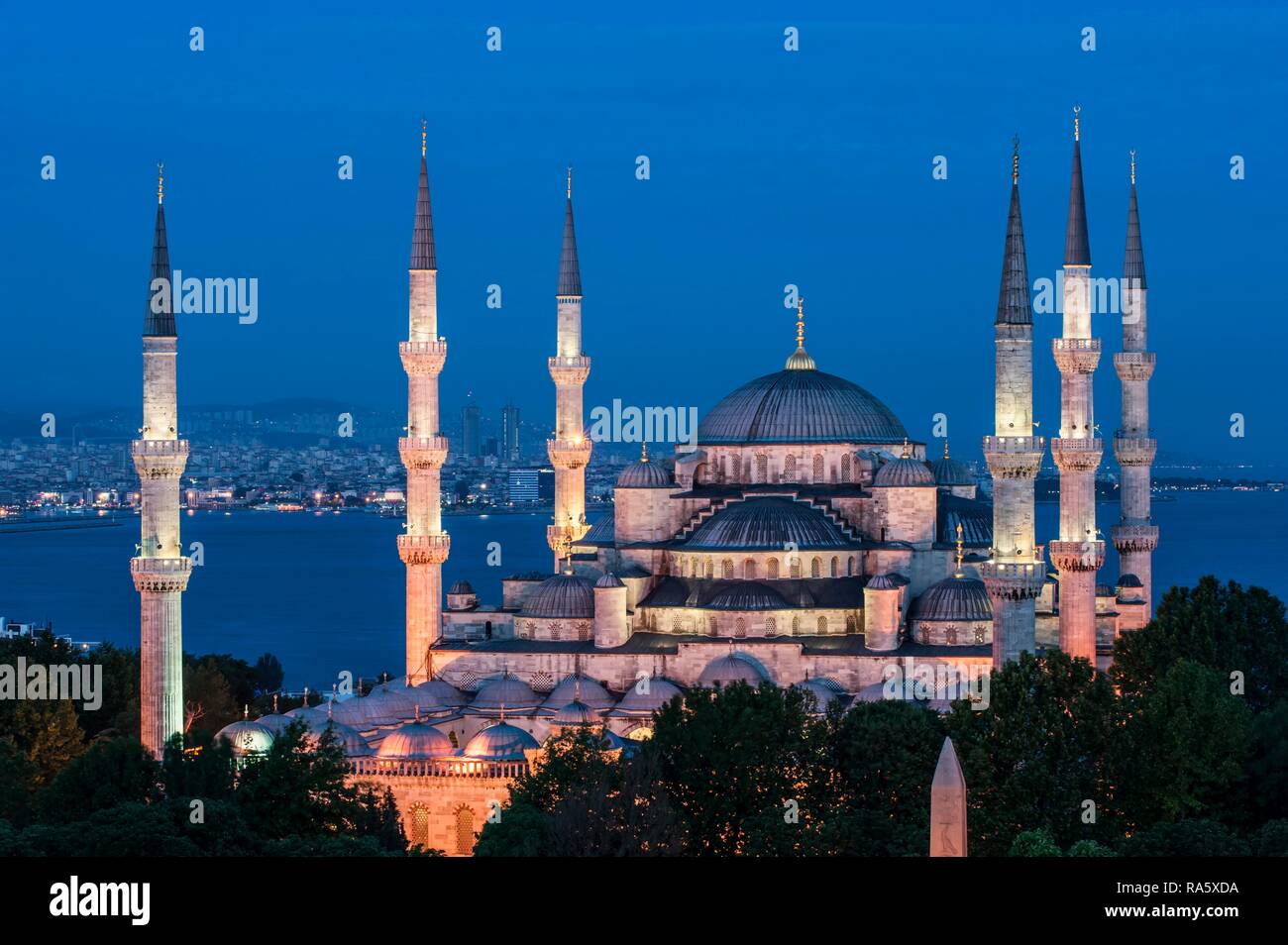 Sultan Ahmed Mosque oder blaue Moschee in der Dämmerung, Istanbul, Türkei Stockfoto