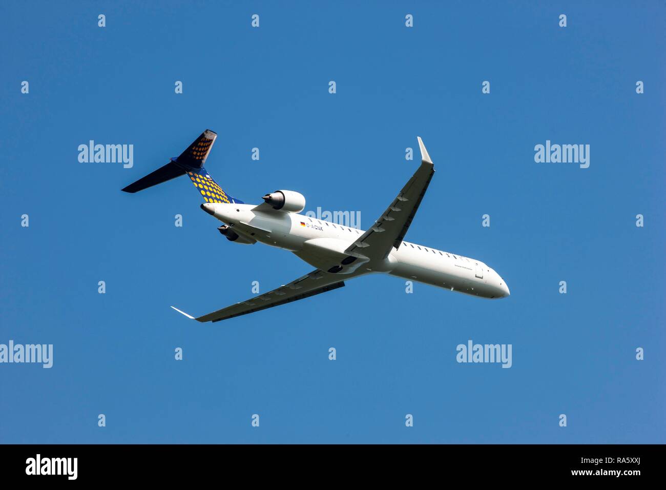 Eurowings Canaria Regional Jet CRJ-900er, nachdem es vom Flughafen Düsseldorf, Nordrhein-Westfalen Stockfoto