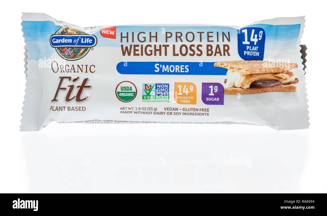 Winneconne, WI - 30. Dezember 2018: ein Paket von Garten des Lebens High Protein Weight Loss bar auf einem isolierten Hintergrund. Stockfoto