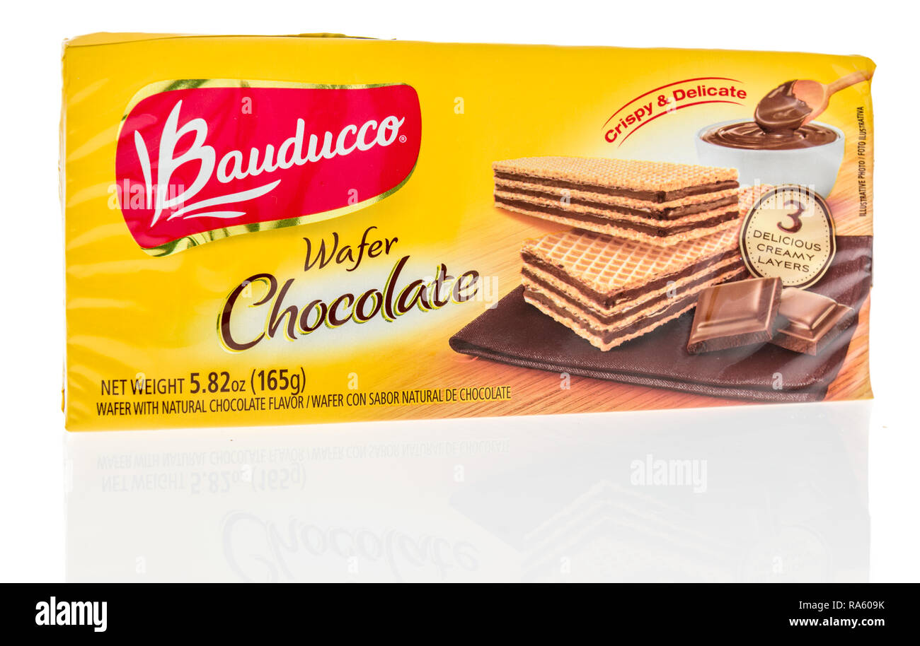 Winneconne, WI - 30. Dezember 2018: ein Paket von Bauducco chocolate Wafer auf einem isolierten Hintergrund. Stockfoto