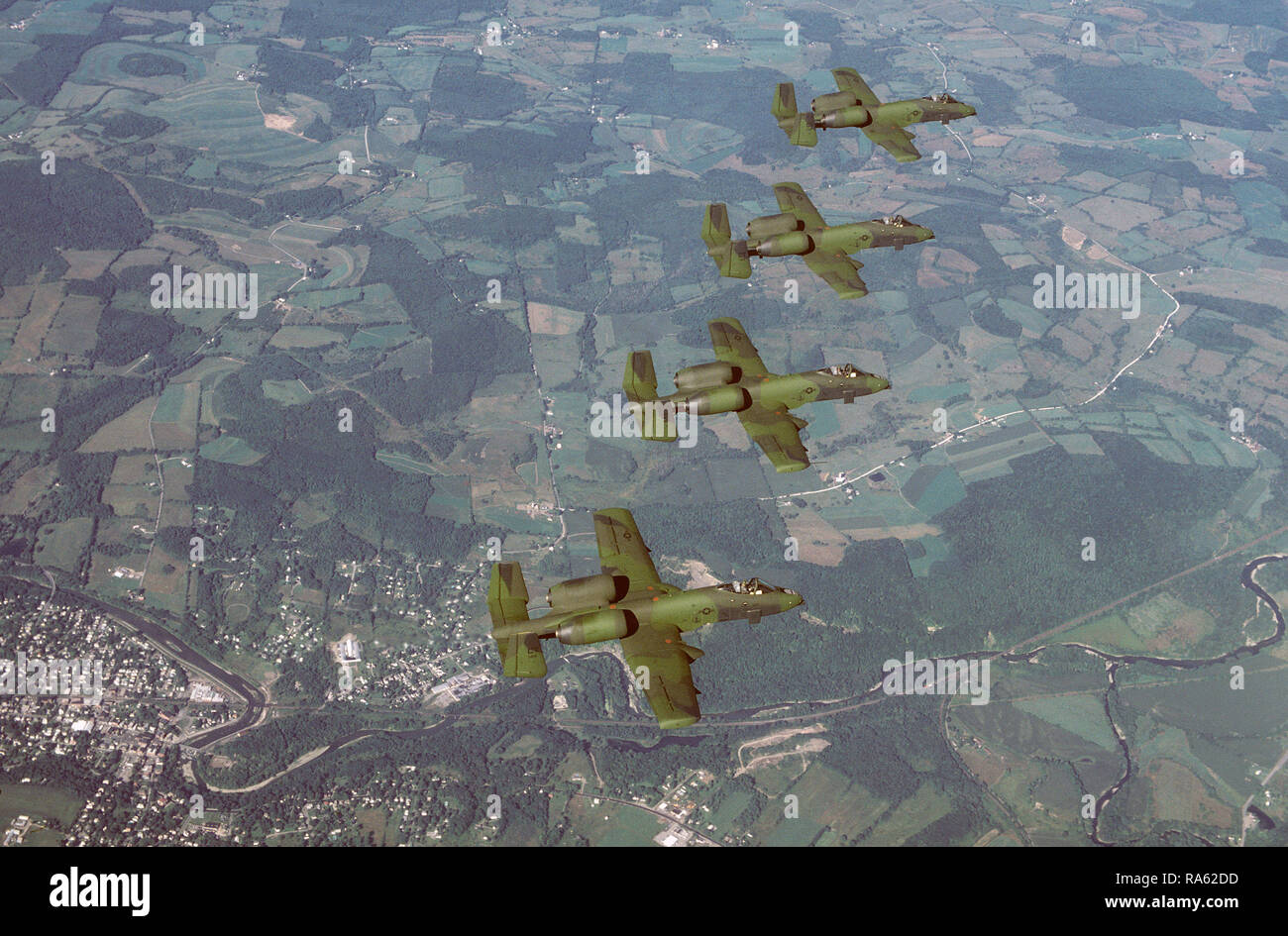 1979 - Vier Connecticut Air National Guard A-10A Thunderbolt II Flugzeuge fliegen in Formation. Stockfoto