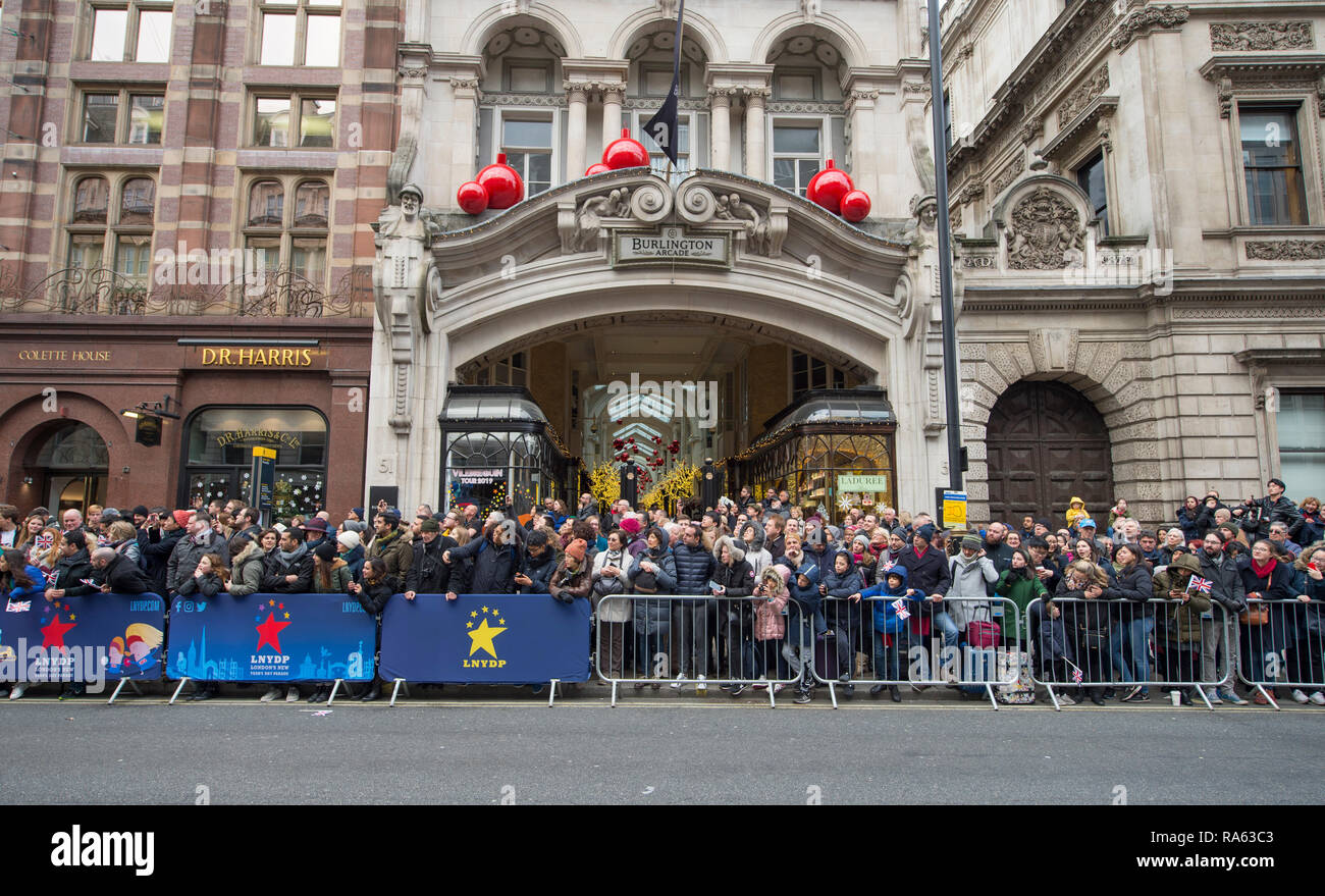 2019 London New Years Day Parade am 1. Januar, vom Piccadilly an Whitehall in London, UK. Credit: Malcolm Park/Alamy. Stockfoto