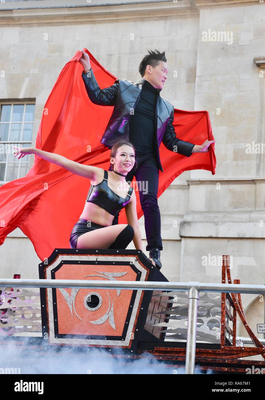 Andrew Lee, Mentalist und Illusionist, London's New Year's Day Parade, Whitehall, London, UK Stockfoto
