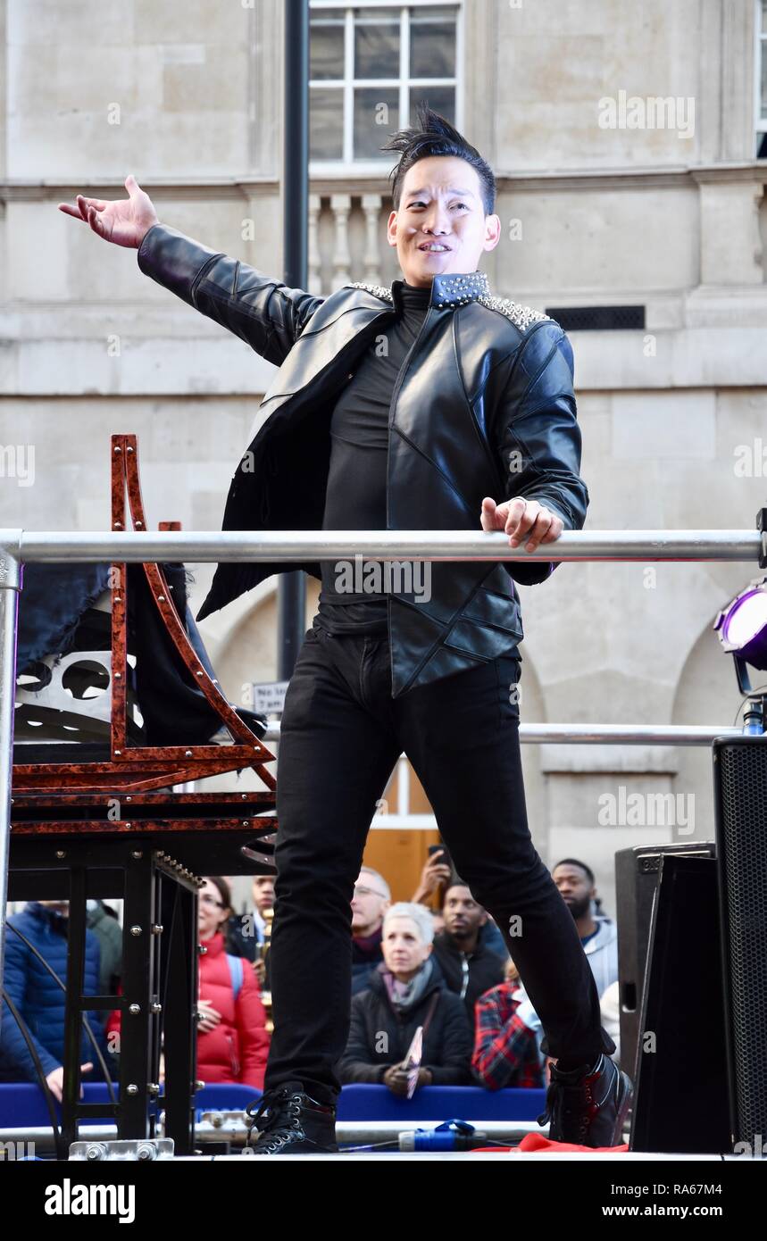 Andrew Lee, Mentalist und Illusionist, London's New Year's Day Parade, Whitehall, London. Großbritannien Stockfoto