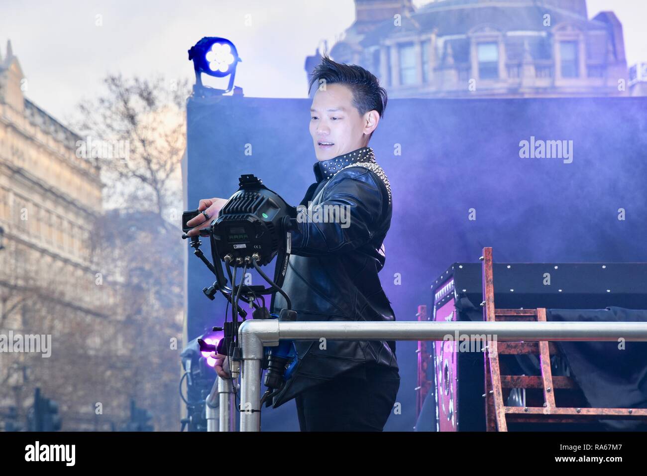 Andrew Lee, Mentalist und Illusionist, London's New Year's Day Parade, Trafalgar Square, London, UK Stockfoto