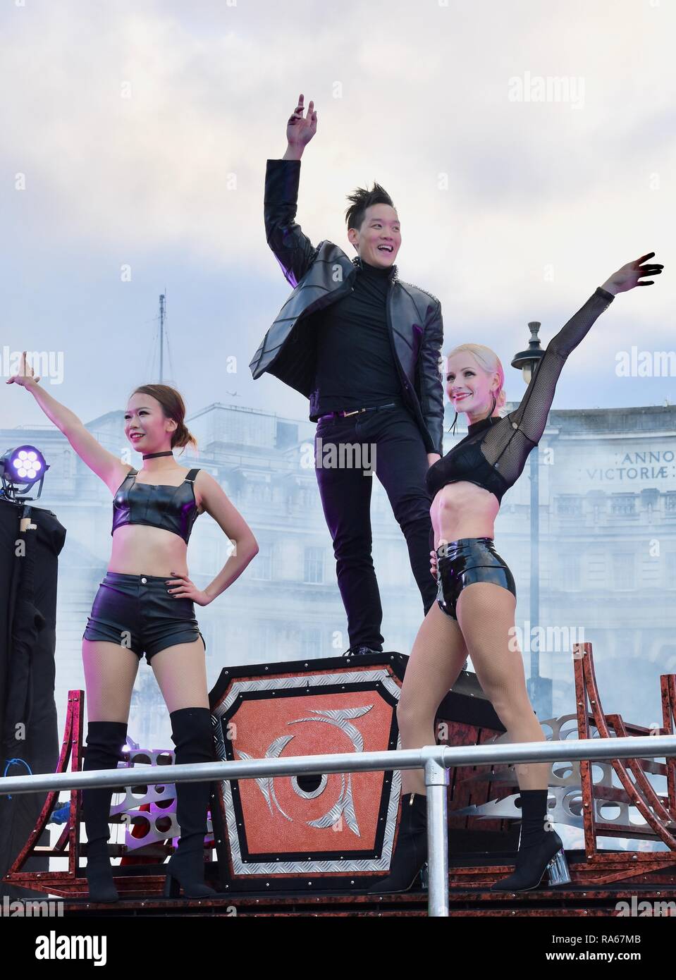 Andrew Lee, Mentalist und Illusionist, London's New Year's Day Parade, Trafalgar Square, London, UK Stockfoto