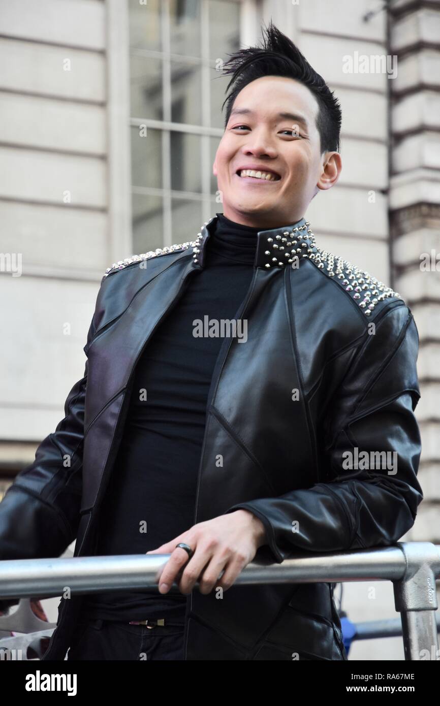 Andrew Lee, Mentalist und Illusionist, lodon's New Year's Day Parade, Whitehall, London, UK Stockfoto