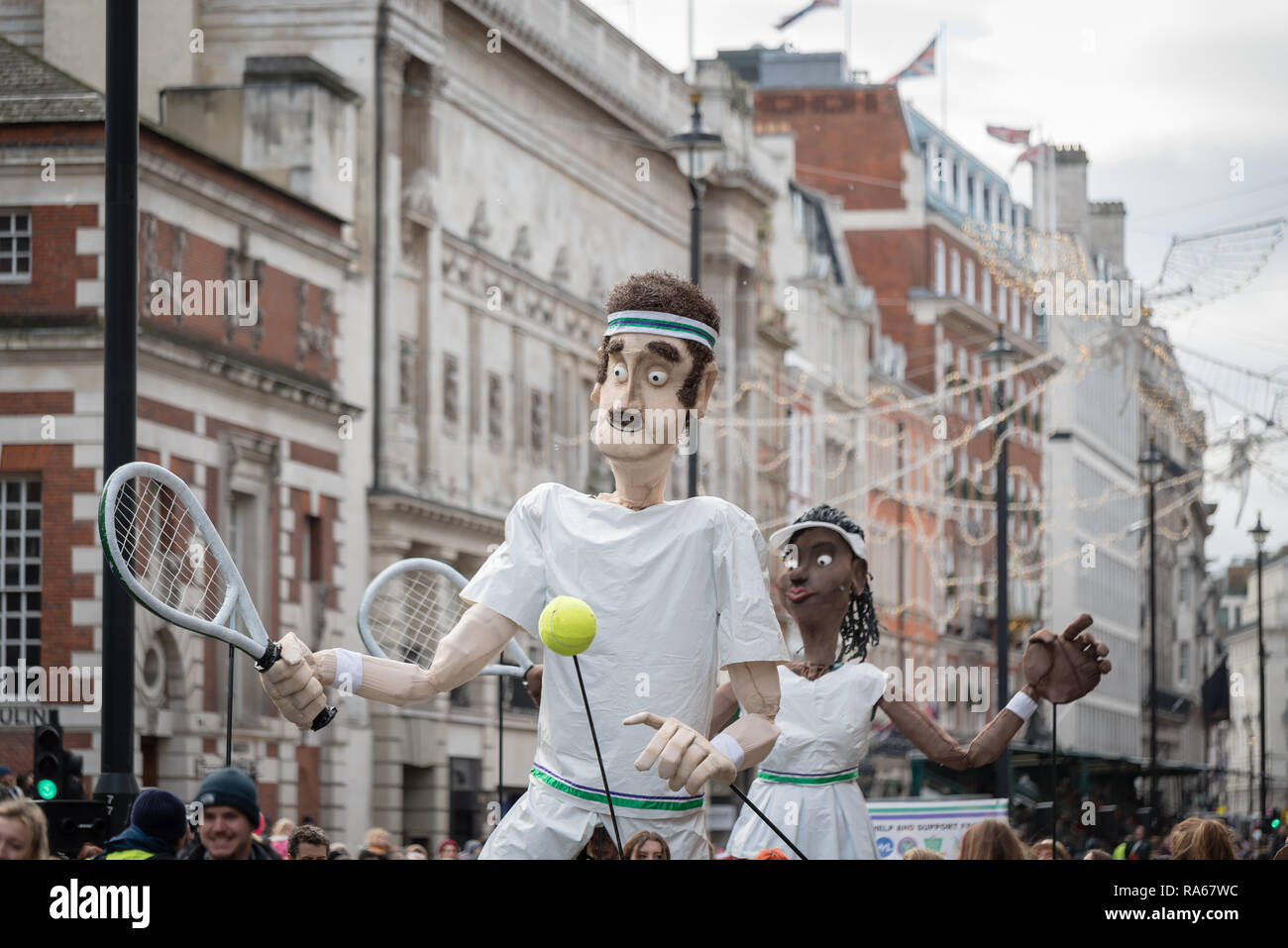 London, Großbritannien. 1. Januar 2019. Das Thema der Parade war in diesem Jahr "London begrüßt die Welt". Mit tausenden von Interpreten aus einer Vielzahl von verschiedenen Ländern und Kulturen aus der ganzen Welt eine Parade durch das Zentrum von London. Apostelgeschichte enthalten im Londoner Stadtteil Merton, die Merton präsentiert begrüßt der Welt. Credit: Ilyas Ayub/Alamy leben Nachrichten Stockfoto