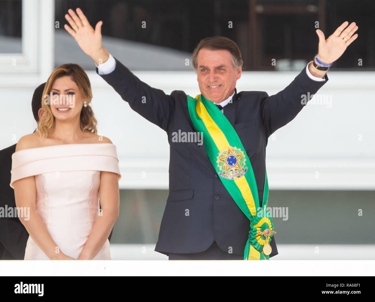 Brasilia, Brasilien. 1. Januar, 2019. Präsident Michel Temer, begleitet von seiner Frau, Marcela Temer, übergibt die Präsidentschaftswahlen Banner mit dem eröffnet Präsident, Jair Bolsonaro, von seiner Frau Michelle Bolsonaro im planalto Palace, am Dienstag, 01 (Foto: ED FERREIRA/BRASILIEN FOTO PRESSE) Credit: Brasilien Foto Presse/Alamy Leben Nachrichten begleitet Stockfoto