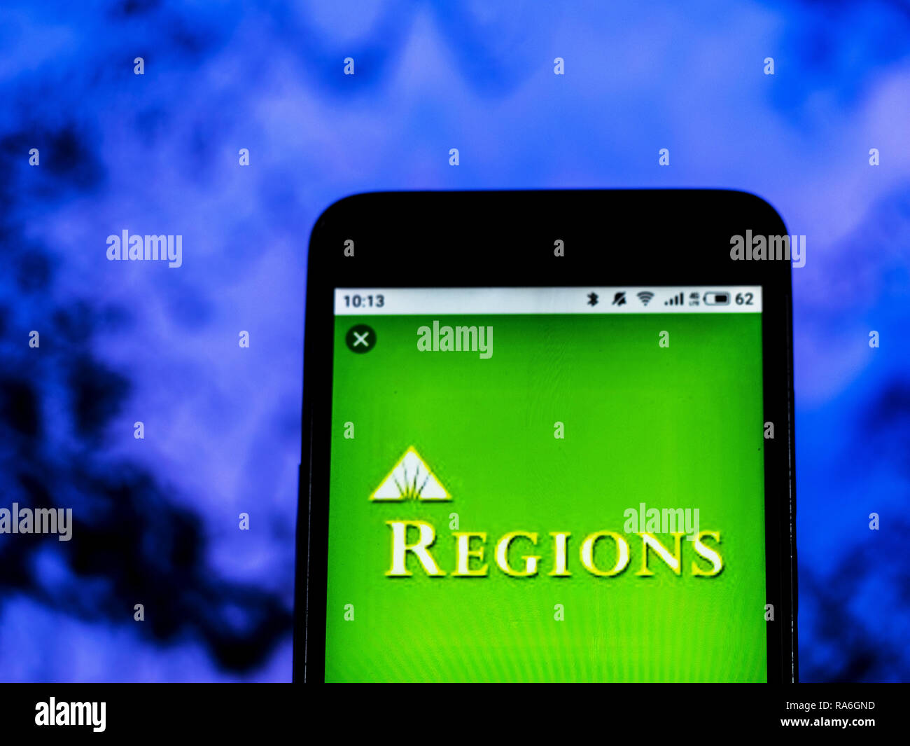 Kiew, Ukraine. 2 Jan, 2019. Regionen Financial Corporation Banking Company Logo gesehen auf einem Smartphone angezeigt. Quelle: Igor Golovniov/SOPA Images/ZUMA Draht/Alamy leben Nachrichten Stockfoto Kiew, Ukraine. 2 Jan, 2019. Regionen Financial Corporation Banking Company Logo gesehen auf einem Smartphone angezeigt. Quelle: Igor Golovniov/SOPA Images/ZUMA Draht/Alamy leben Nachrichten Stockfoto