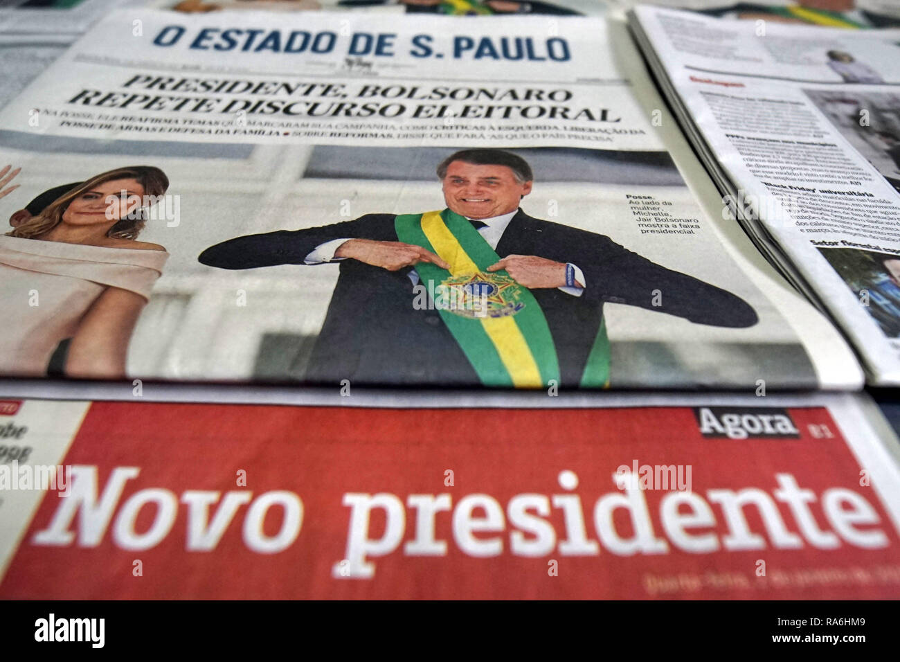 Sao Paulo, Brasilien. 2. Jan 2019. Brasiliens neu eröffnet Präsident Jair Bolsonaro sagt seiner Wahl das Land von "befreit hat "Sozialismus und die politische Korrektheit'' Und er schwor, Korruption, Kriminalität und Misswirtschaft zu begegnen. Bolsonaro, einem ehemaligen Armee Kapitän drehte sich Gesetzgeber, offen Brasiliens Militärdiktatur 1964-1985 bewundert, in seiner ersten Rede als Präsident zu demokratischen Normen einzuhalten versprach, nach seiner Tiraden gegen die Medien und die politischen Gegner Unbehagen rührte. Credit: ZUMA Press, Inc./Alamy leben Nachrichten Stockfoto