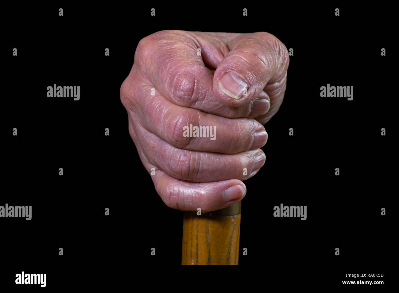 Alterung hand Festhalten an einem Stock für die Unterstützung. Stockfoto