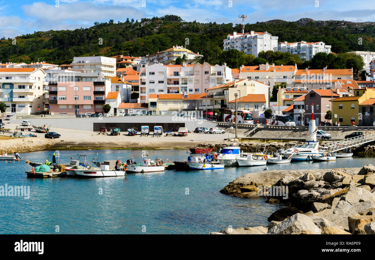 Vila Praia de Ancora, Portugal - 17. September 2017: Pier und der Stadt, Vila Praia de Ancora, Portugal Stockfoto