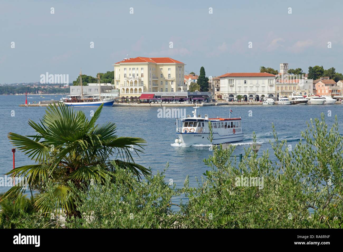 Blick auf Porec von der Insel Sveti Nikola, Poreč, Istrien, Kroatien Stockfoto