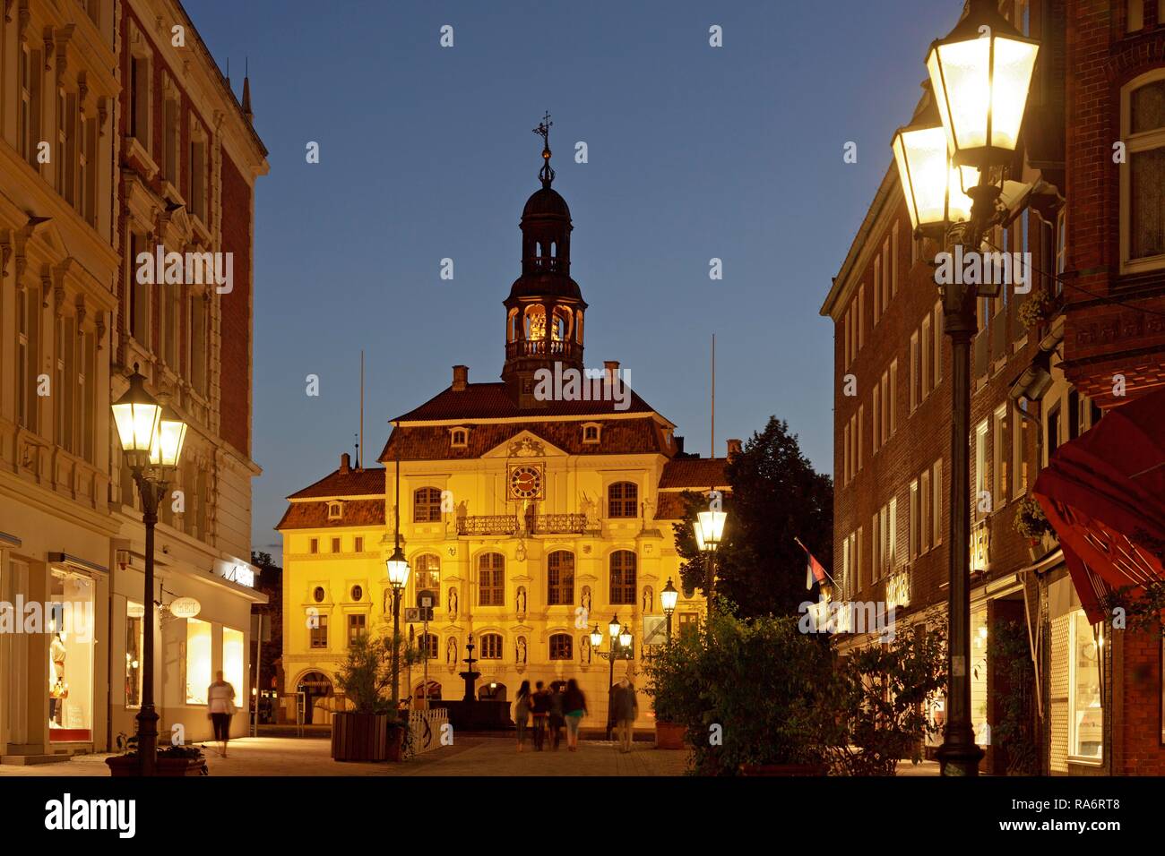 Rathaus in der Dämmerung, das historische Zentrum, Lüneburg, Niedersachsen, Deutschland Stockfoto