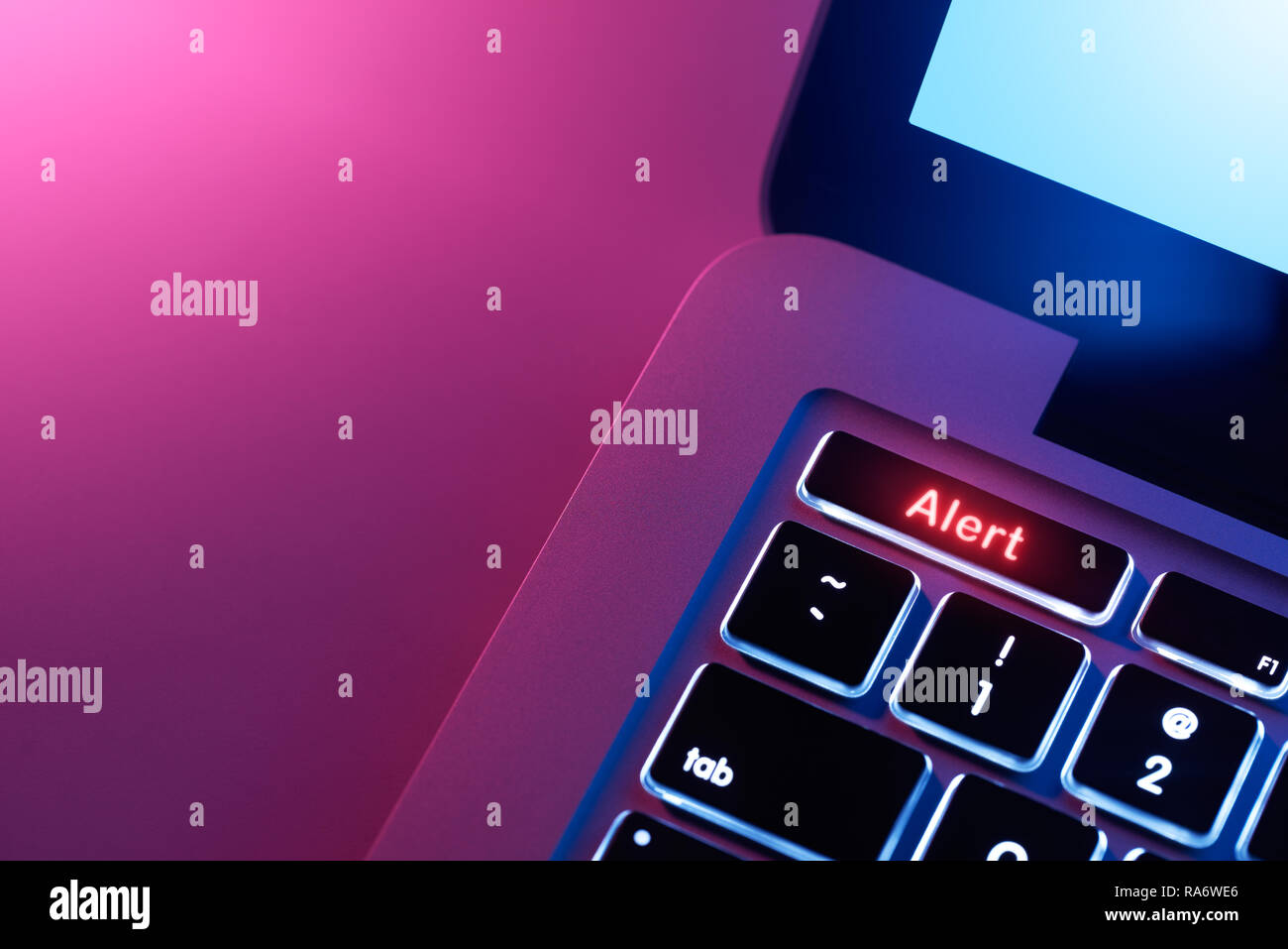 Computer Tastatur mit Schaltfläche Warnhinweis Stockfoto