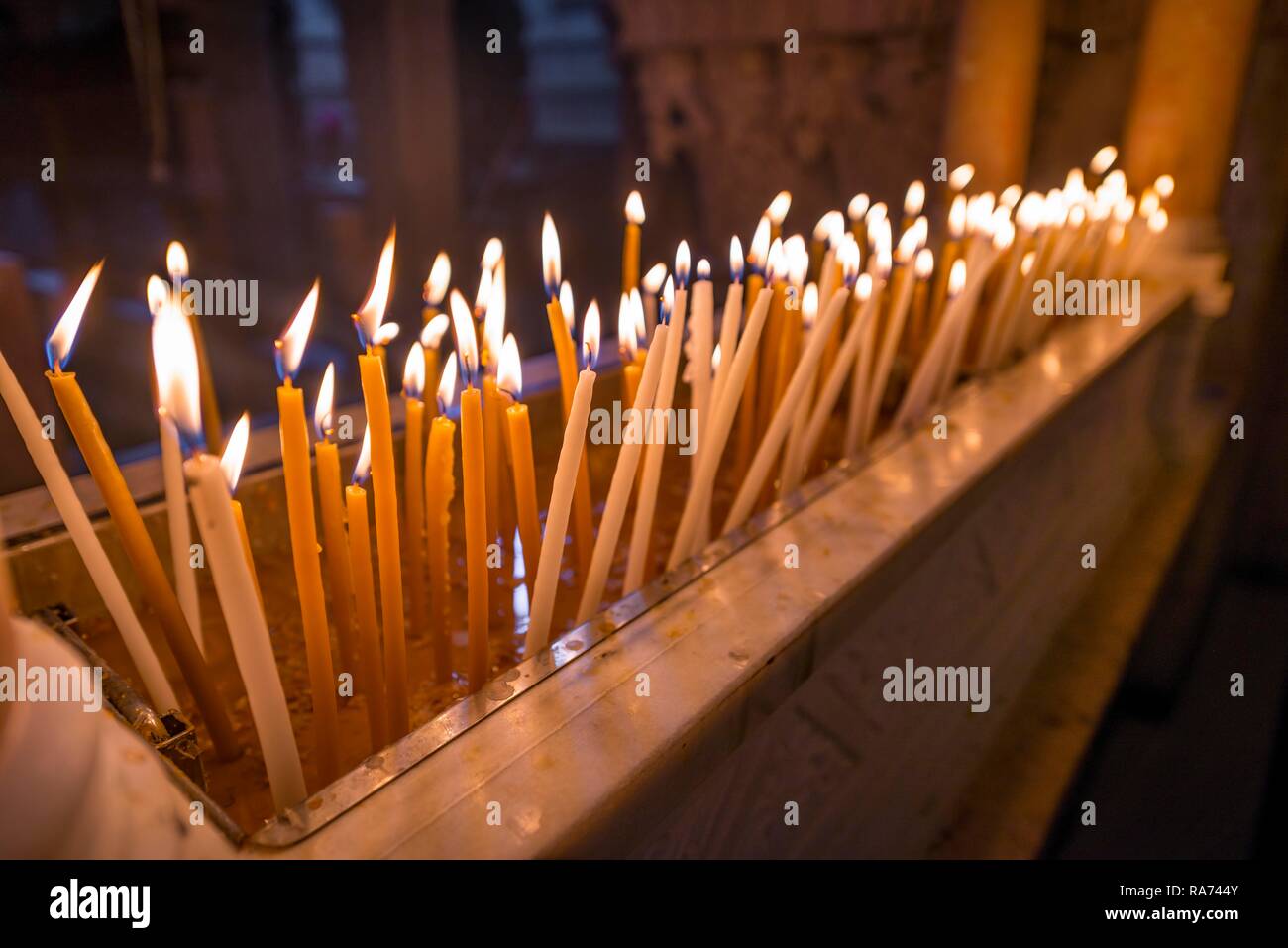 Kerzen, aufopferungsvoller Kerzen, Kapelle von St. Helena, Kapelle des Heiligen Grabes, Jerusalem, Israel Stockfoto