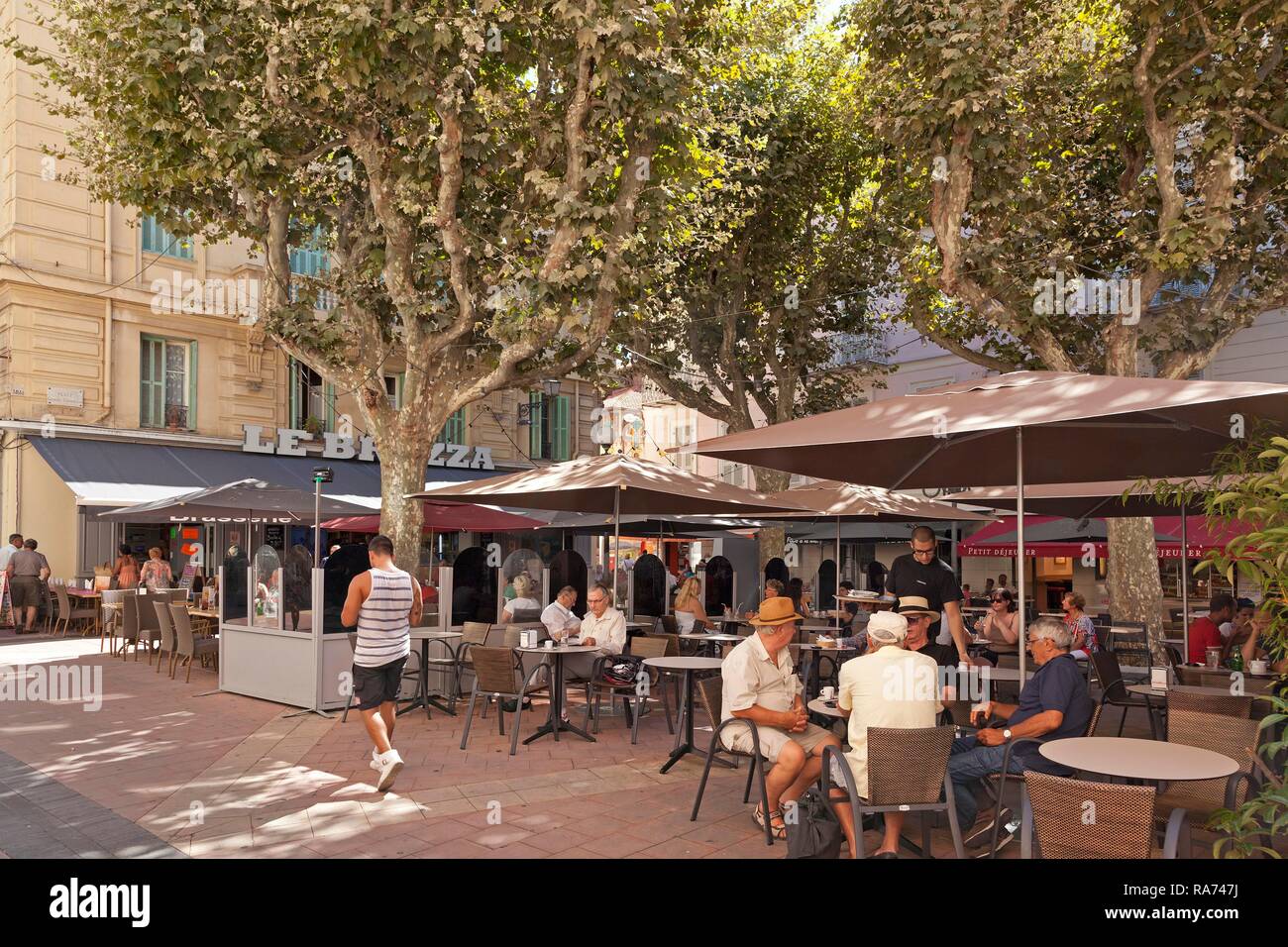 Sidewalk Cafe, Altstadt, Menton, Cote d'Azur, Frankreich Stockfoto