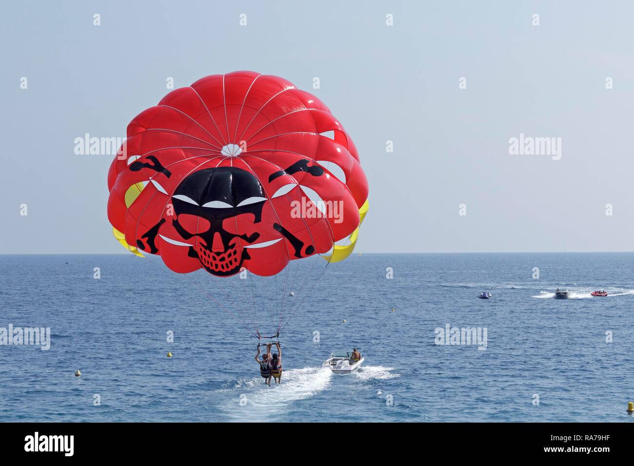 Parasailing, Nice, Alpes-Maritimes, Provence-Alpes-Côte d'Azur, Frankreich Stockfoto