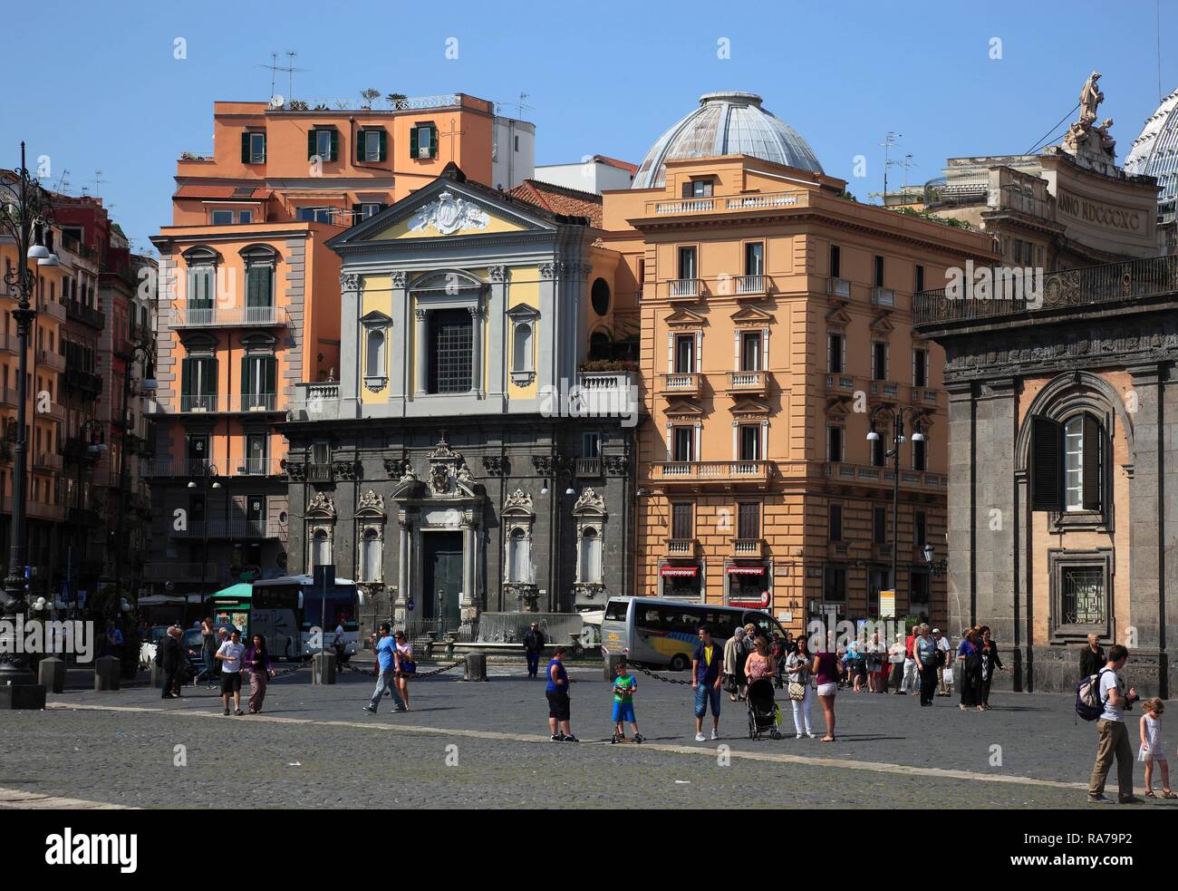 Piazza del Plebiscito square Blick nach Süden, Neapel, Kampanien, Italien, Europa Stockfoto