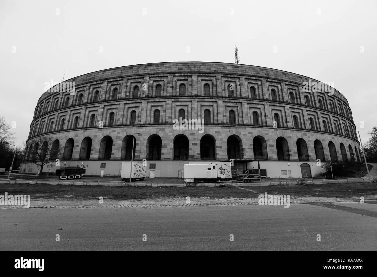 Das Dokumentationszentrum am Reichsparteitagsgelände in Nürnberg, Bayern, Deutschland. Stockfoto