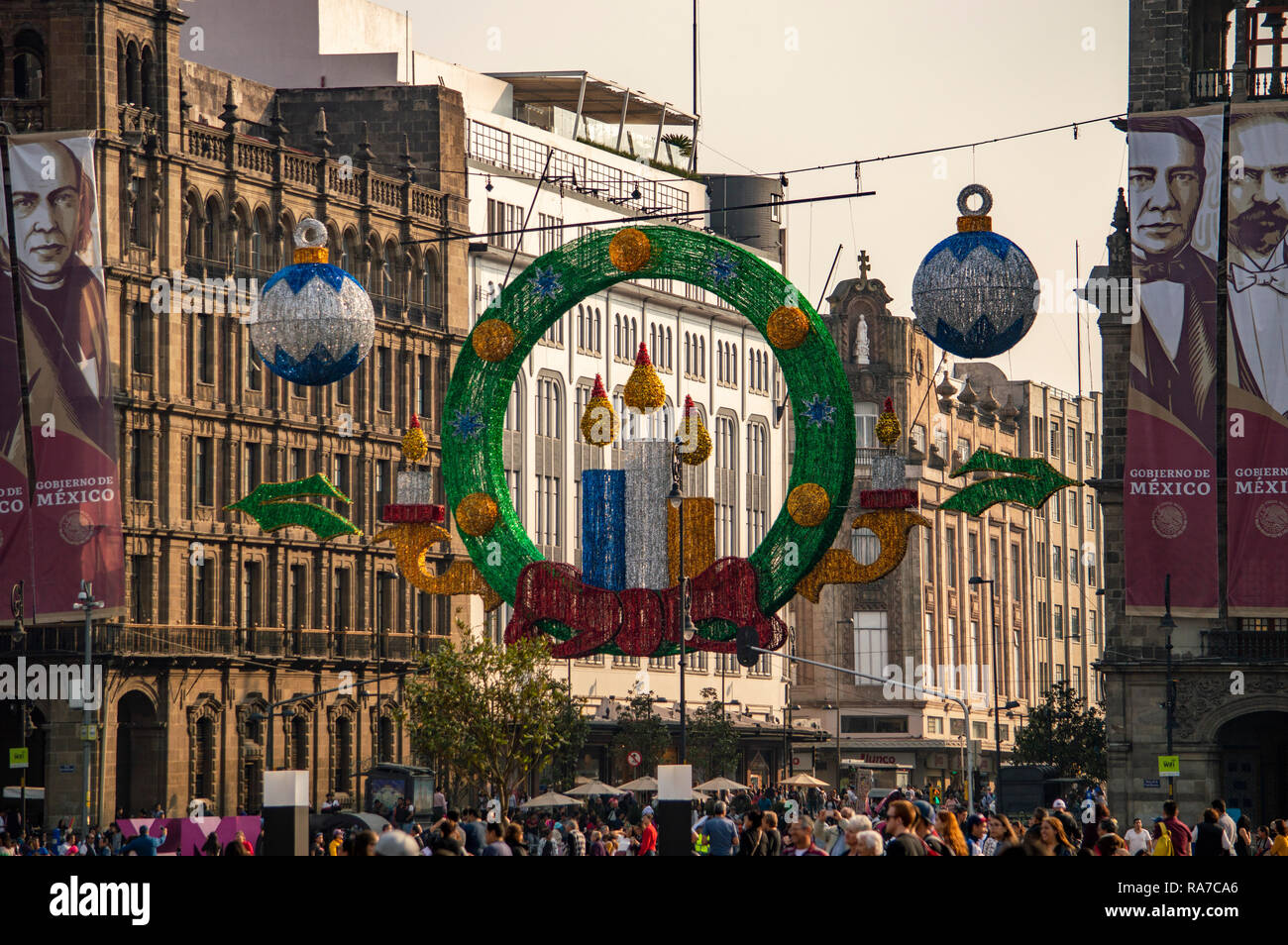 Weihnachtsschmuck im Zocalo in Mexico City, Mexiko Stockfoto