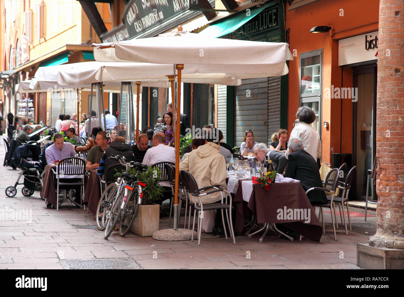 Straßencafé in Bologna-Italien. Stockfoto