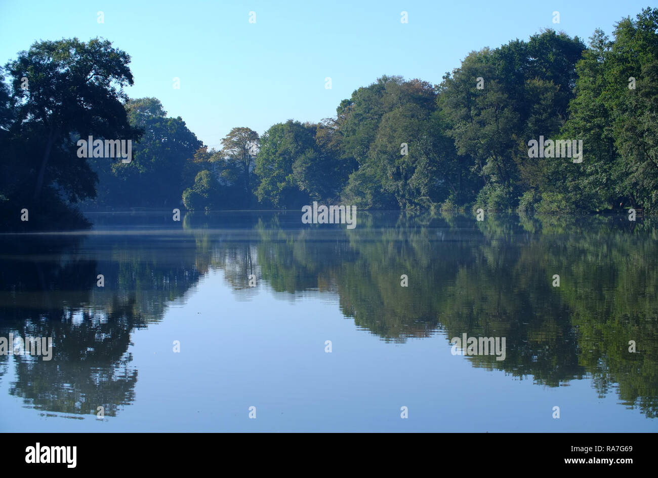 Herbstfarben in Sheffield Park Gardens, East Sussex, Großbritannien Stockfoto