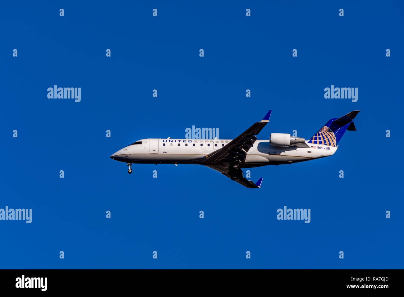 United Express (Sky West), Landung am Flughafen Burbank-Hollywood. (Bob Hope Airport). Stockfoto