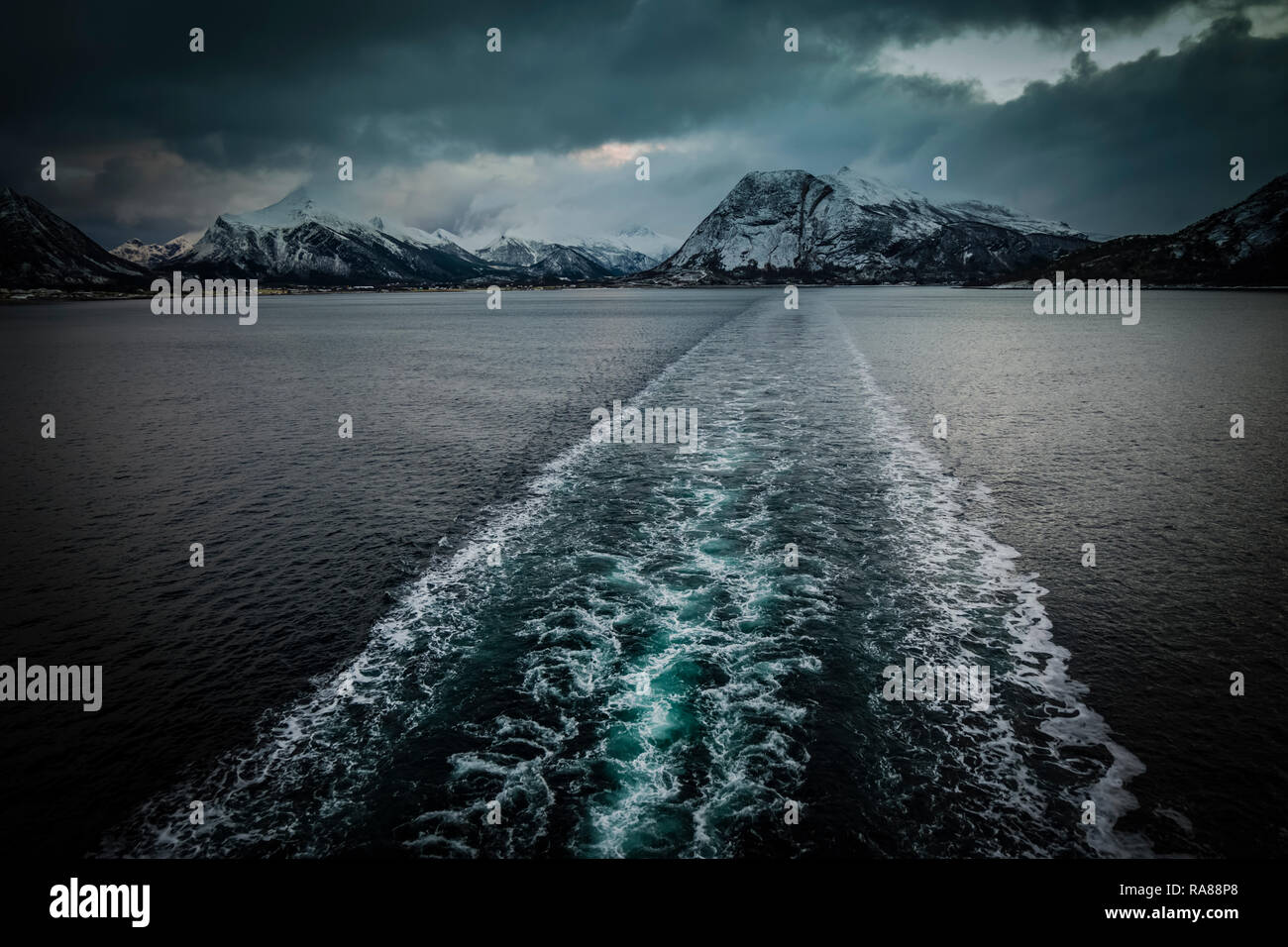 An Bord der Hurtigruten coastal Steamer in Richtung Norden von Ornes, Norwegen. Stockfoto