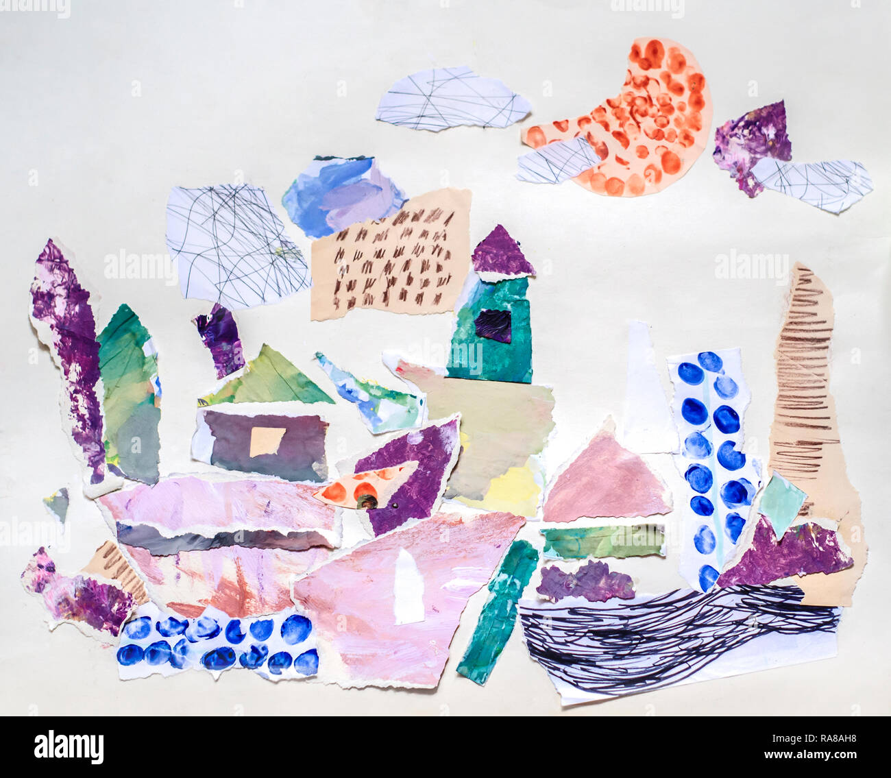 Die Collage ist eine Anwendung von einem malerischen Papier. Kunsttherapie, Visualisierung, Reflexion durch intuitive Collage mit verschiedenen gemusterten textu Stockfoto