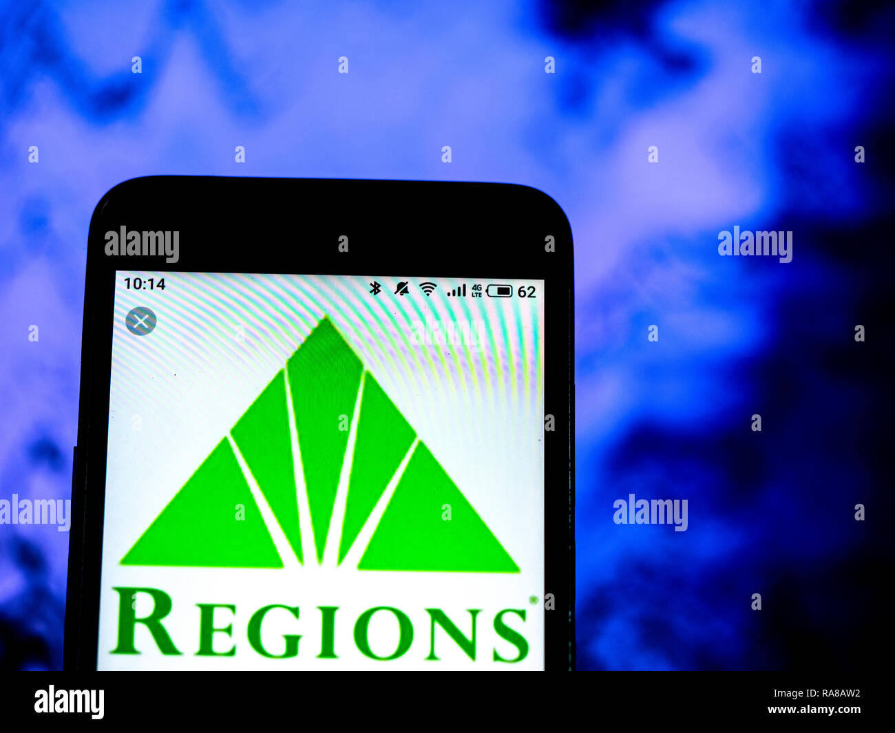 Regionen Financial Corporation Banking Company Logo auf dem Smartphone angezeigt Stockfoto Regionen Financial Corporation Banking Company Logo auf dem Smartphone angezeigt Stockfoto