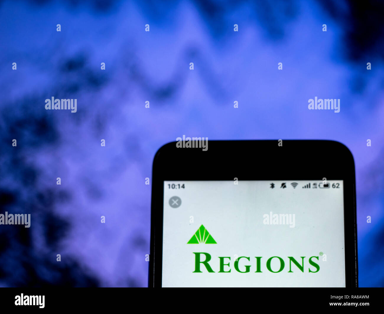 Regionen Financial Corporation Banking Company Logo auf dem Smartphone angezeigt Stockfoto Regionen Financial Corporation Banking Company Logo auf dem Smartphone angezeigt Stockfoto