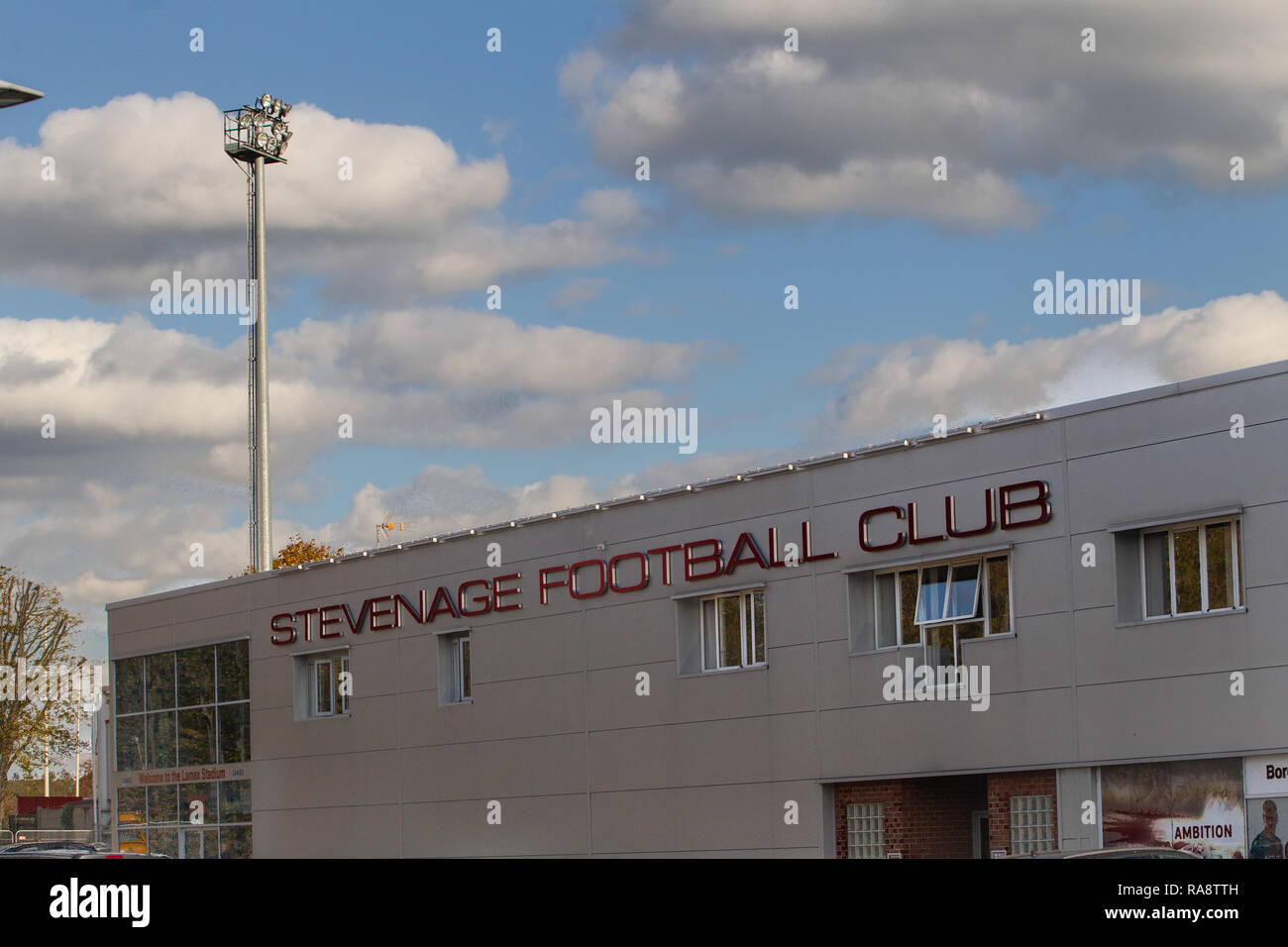 Blick von außen Armaturenbrett von Stevenage Football Club, Lamex Stadium, Broadhall Way, Stevenage, Hertfordshire Stockfoto