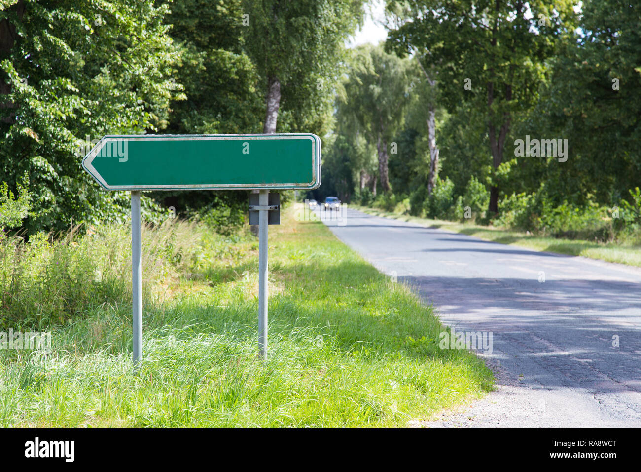 Leere Straße Zeichen stehen auf der Straße. Leeren Straße vor. Stockfoto