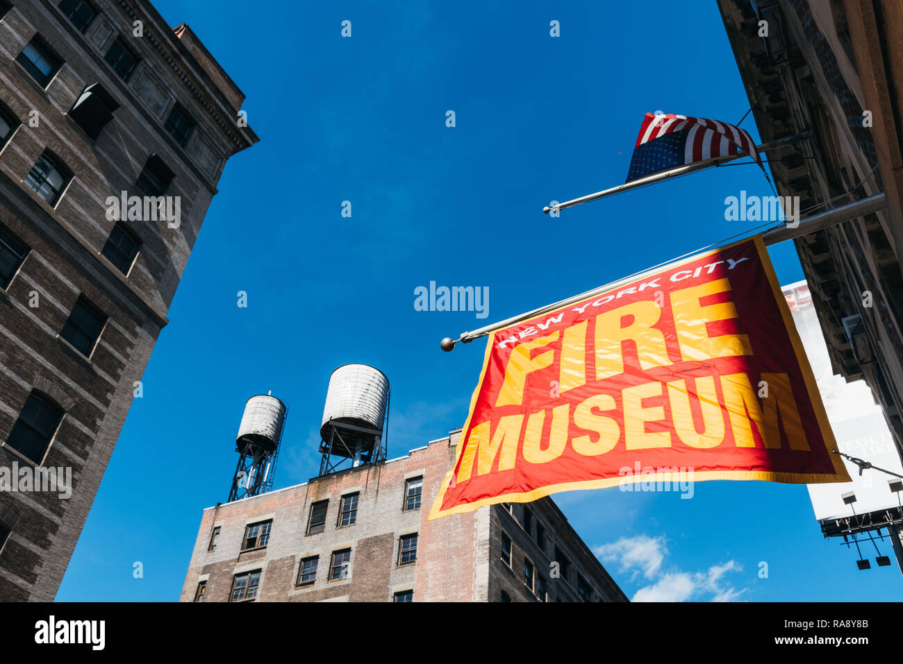 New York City, USA - 25. Juni 2018: Low Angle Blick auf New York City Fire Museum in Tribeca North District Stockfoto