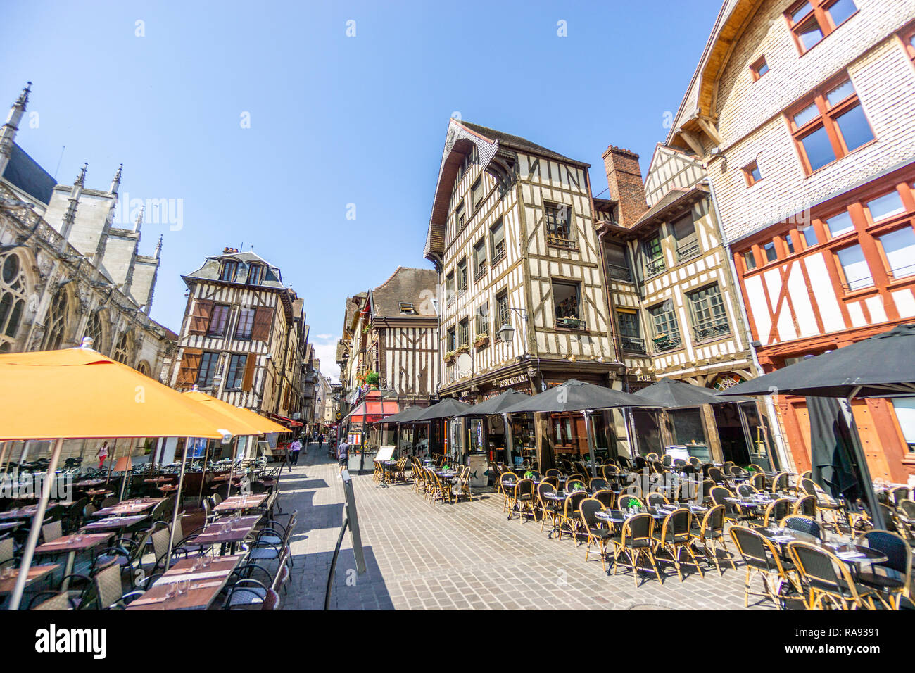 Fachwerkhaus mittelalterliche Häuser am Marktplatz in Troyes, Aube, Frankreich Stockfoto