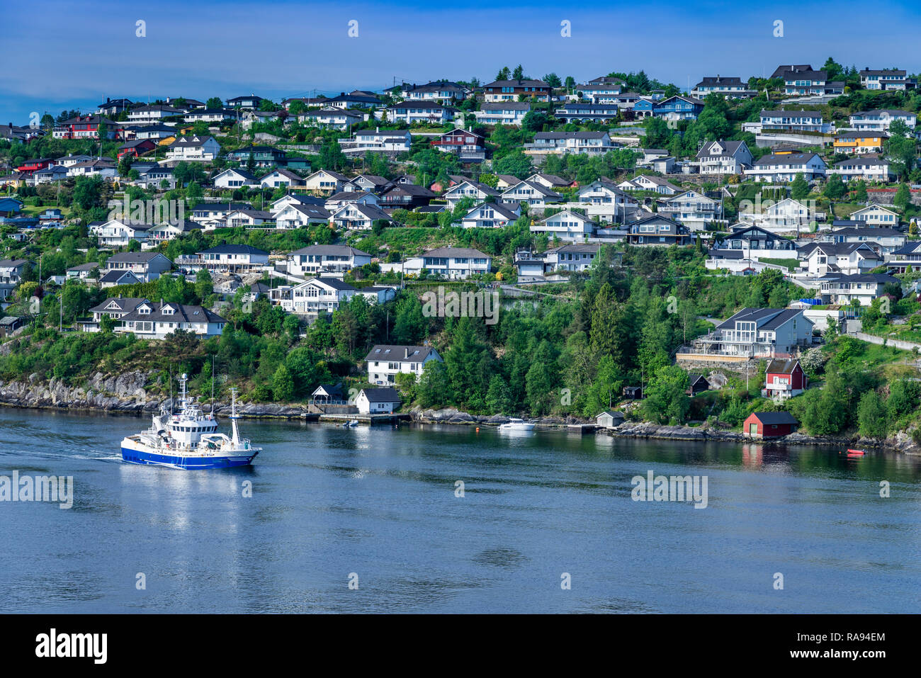 Malerische Inseln und Buchten in der Nähe von Bergen, Norwegen, Europa. Stockfoto