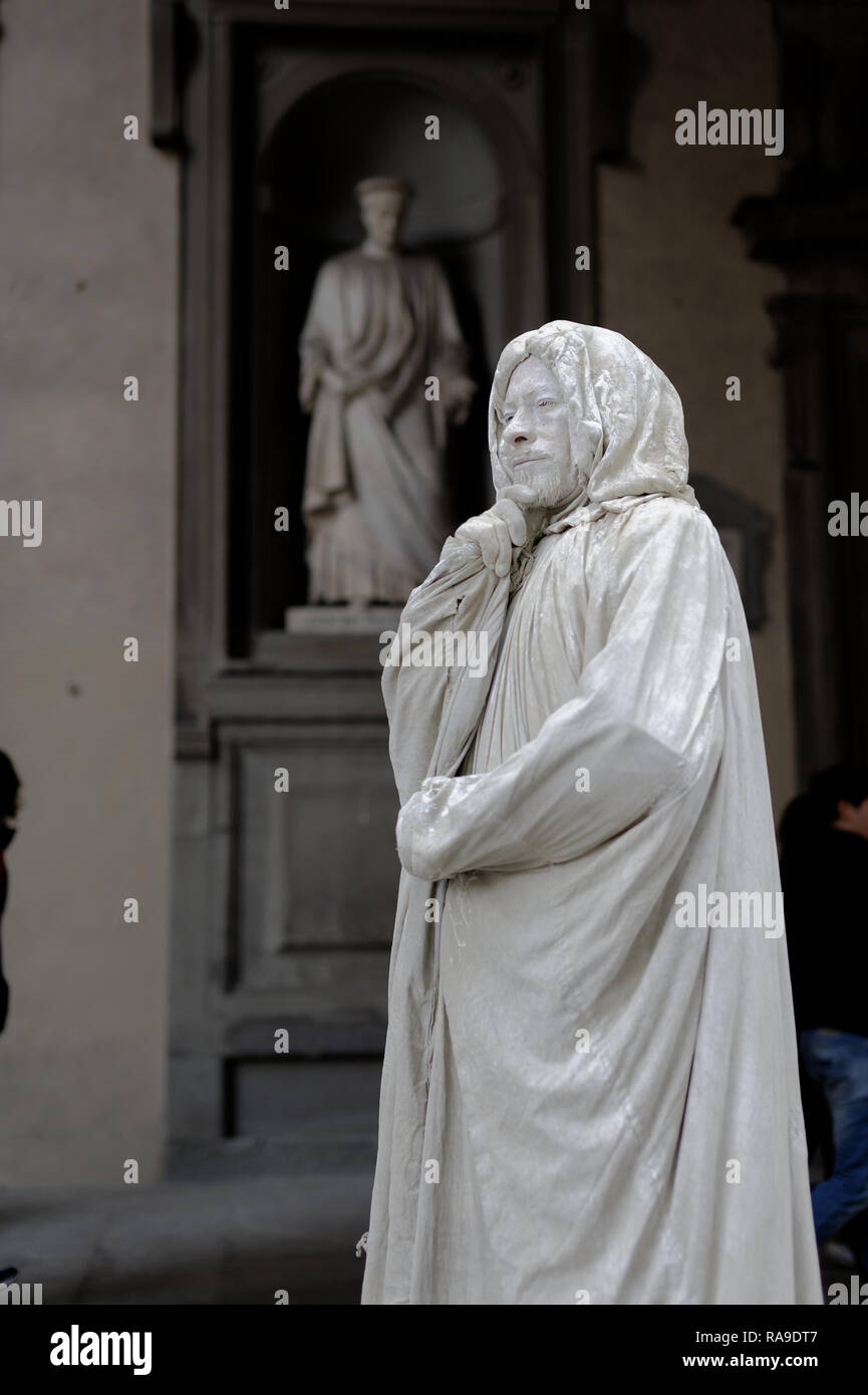 Stadt street scene: lebende Statue Künstler in der Nähe der Uffizien, Florenz, Italien Stockfoto