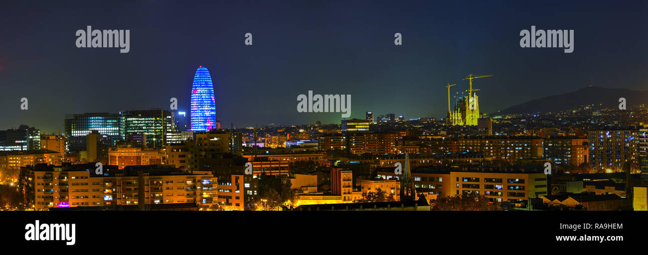Barcelona Antenne Panoramablick der Übersicht bei Nacht Stockfoto