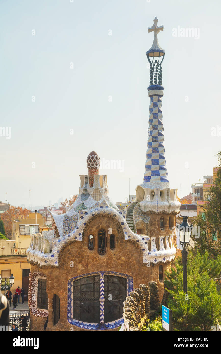 BARCELONA - Dezember 12: Übersicht der Eingang zum Park Guell am 12. Dezember in Barcelona, Spanien 2018. Stockfoto