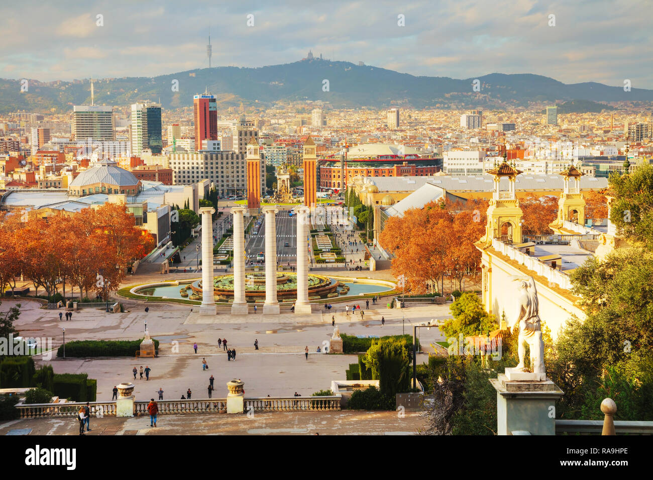 BARCELONA - Dezember 14: Überblick über die Stadt von der Montjuic Hügel am Dezember 14, 2018 in Barcelona, Spanien. Stockfoto