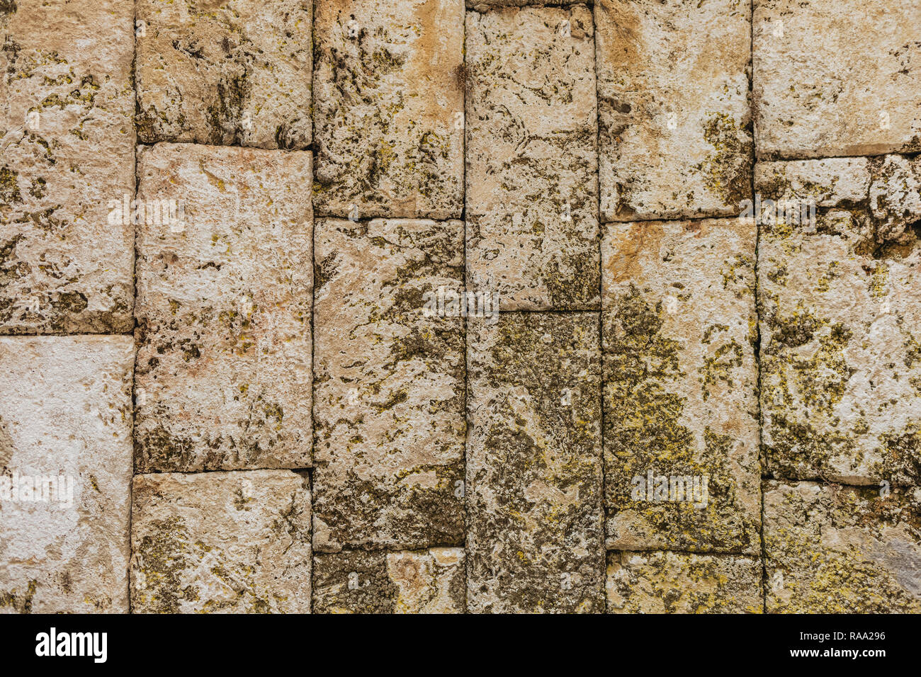 Nahaufnahme der Struktur der alten steinernen Wand. Natürliche Hintergrund. Horizontale Farbfotografie. Stockfoto